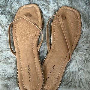 Tahari Flip Flops Size 8.5